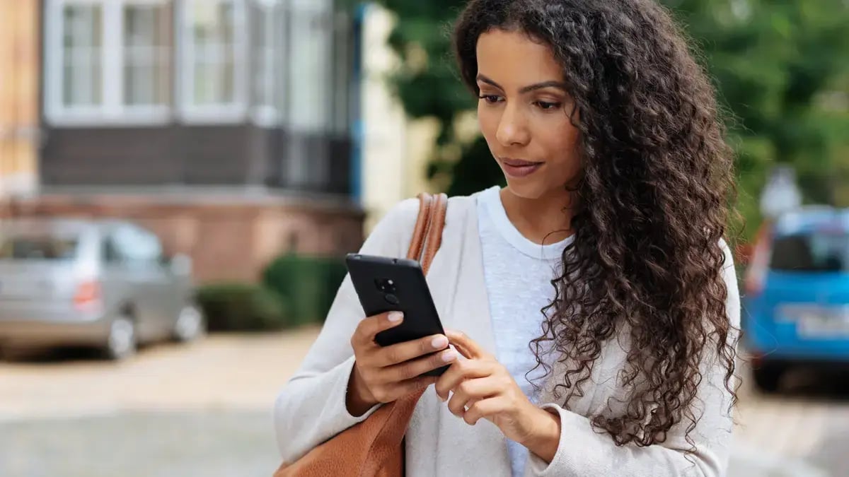 AARP-woman-mobile-phone