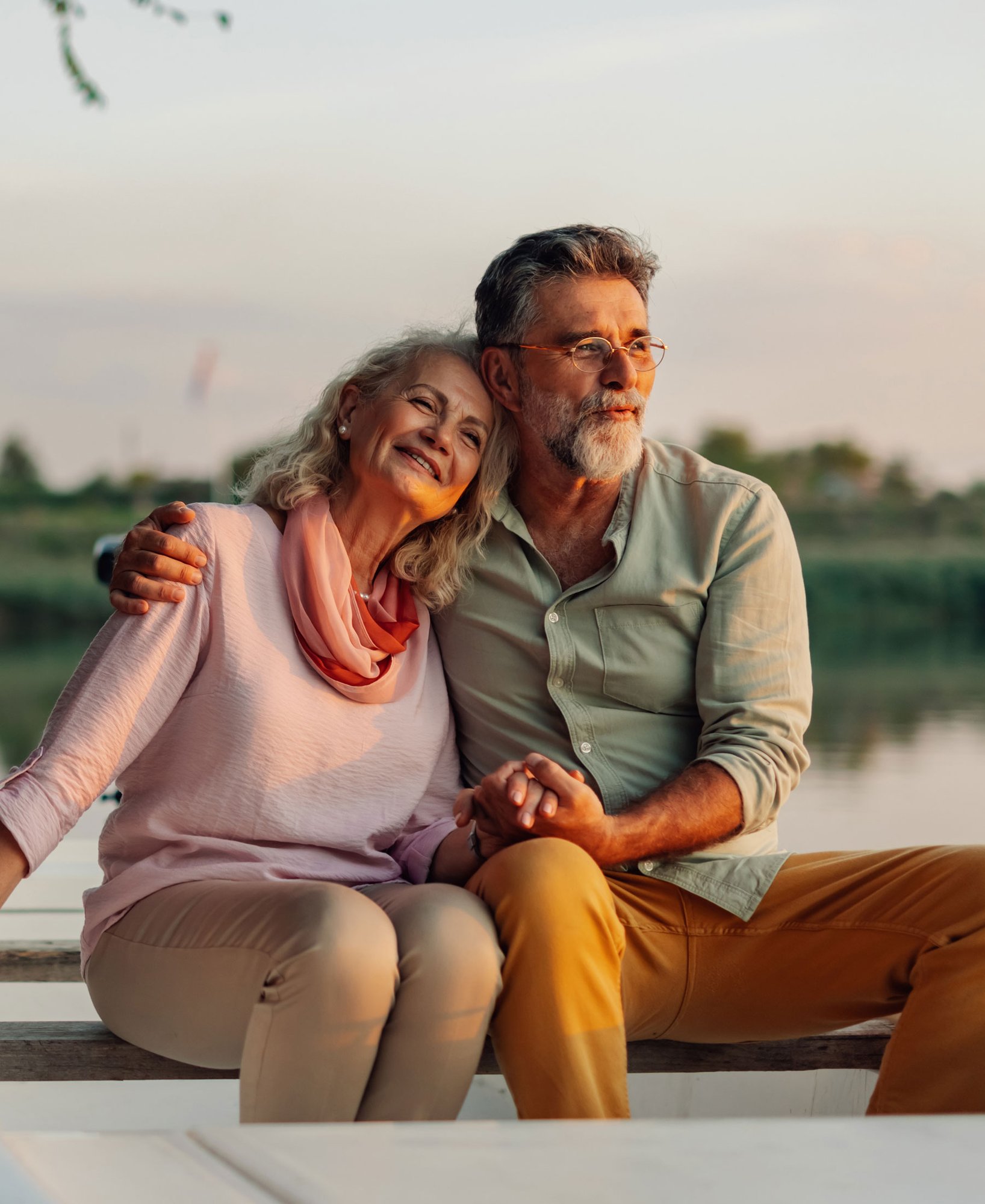 retired-couple-near-water-portrait retired-couple-near-water-portrait