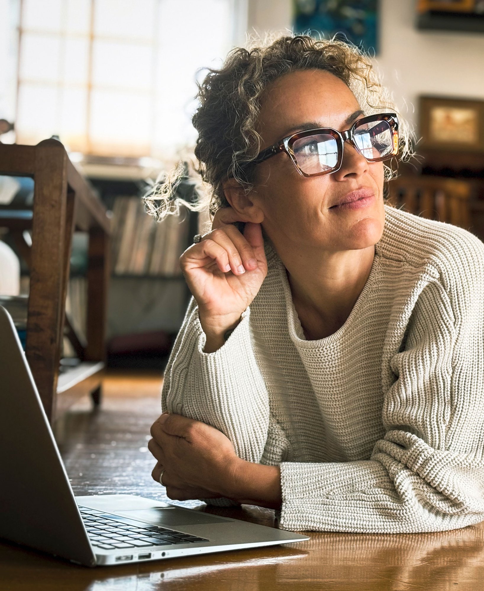 woman-on-floor-with-laptop woman-on-floor-with-laptop